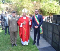 FOTO 1 - Gen.B. De Vito, Mons. BASSETTI, sindaco BIONDI