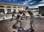 Militari dell’Esercito si addestrano al combattimento all’arma bianca